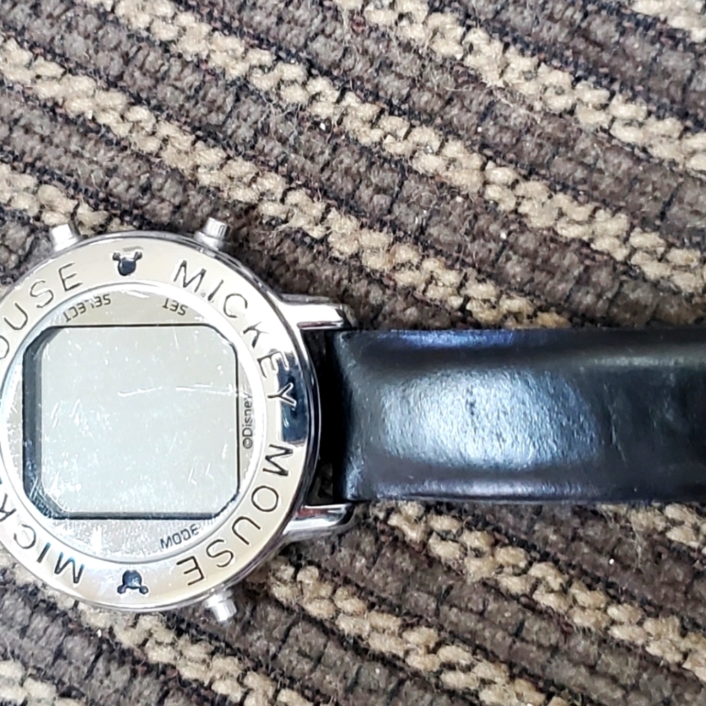 DISNEY-WORLD-PURCHASED Mickey Mouse watch with genuine leather watchband
